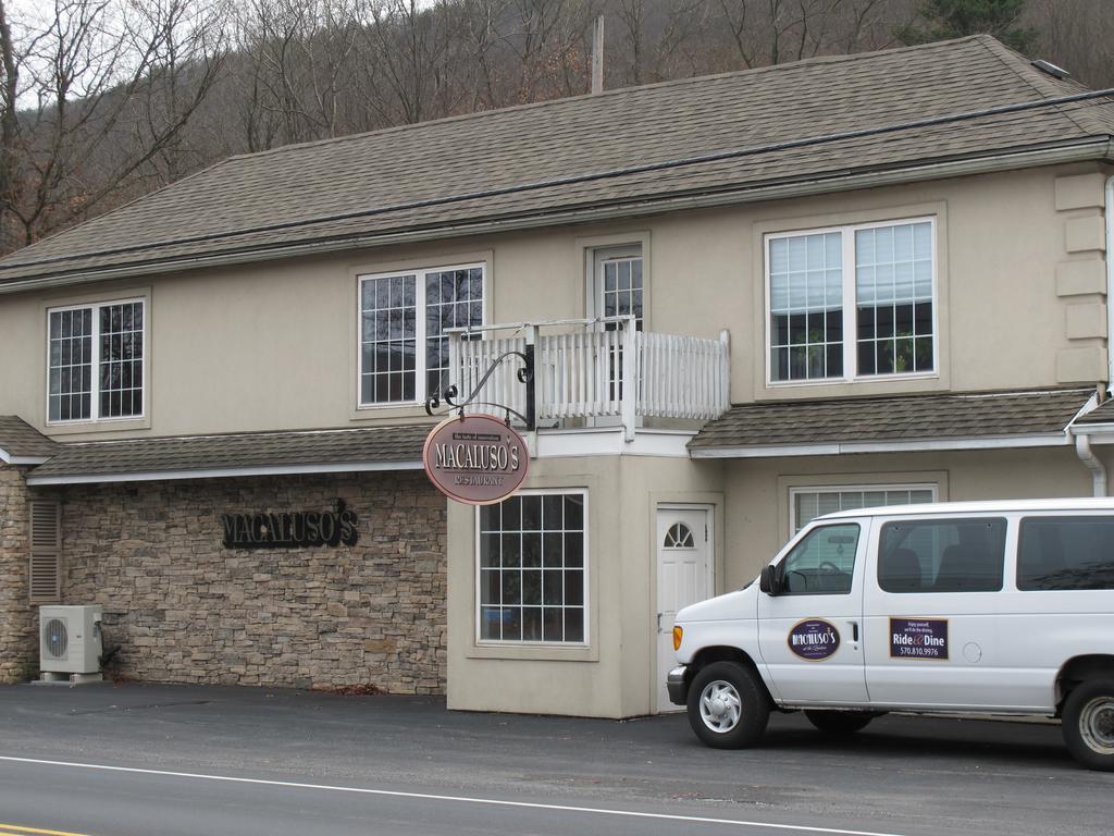 Macaluso'S At The Lantern Lodge Jim Thorpe Oda fotoğraf